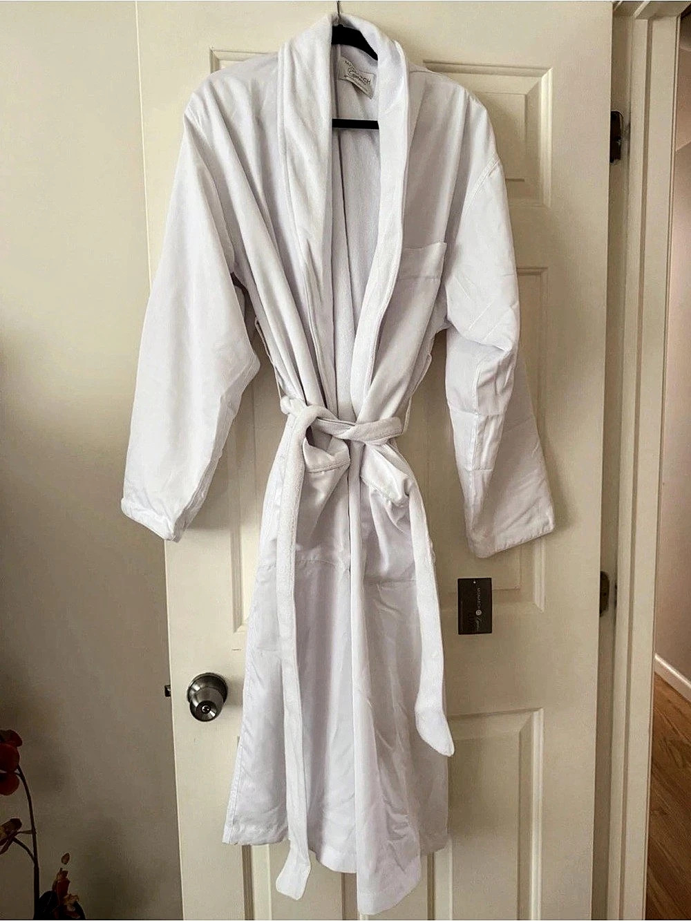 Monarch Cypress White Robe NWT